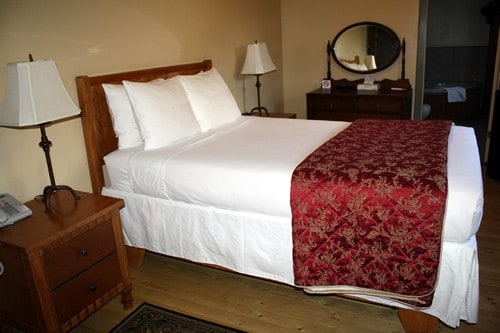 Reynold's Hotel Bedroom