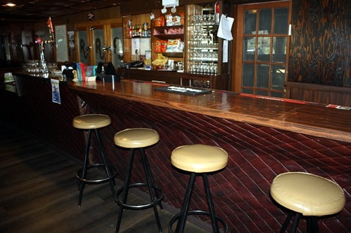 Reynold's Hotel Pub