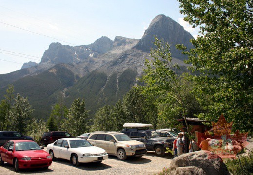 Grassi Lakes Parking Lot