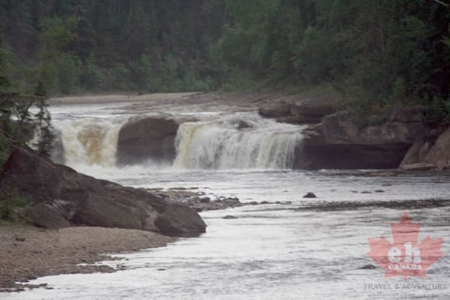 Sambaa Falls (2958 visits) Views of the falls from the trail Sambaa Falls