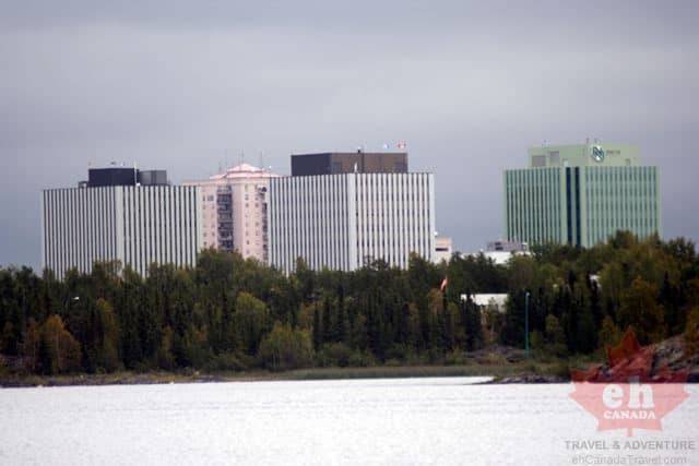 city-buildings-frame-lake _1_.jpg
