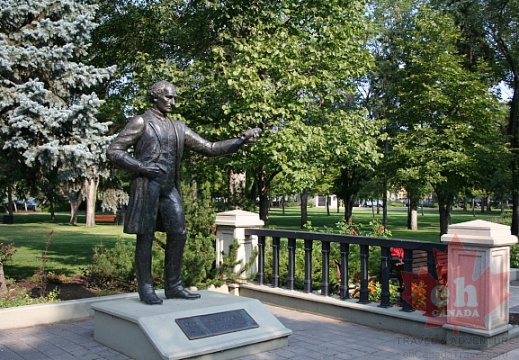 Regina Saskatchewan Statue