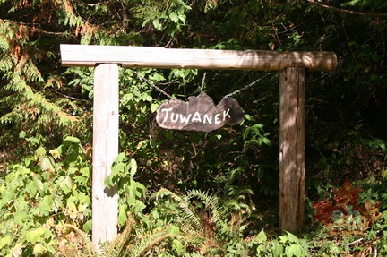 twanek_sign.jpg