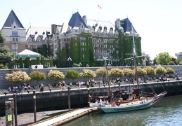 Lower Walkway on the Inner Harbour (5018 visits) People watching and sitting on lower walkway of Inner Harbour Lower Walkway on the Inner Harbour