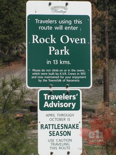 naramata_20050409_rock_oven_park_010_park_sign_and_rattle_snake_advisory.jpg