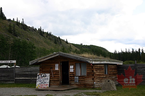 dogsledshack.jpg