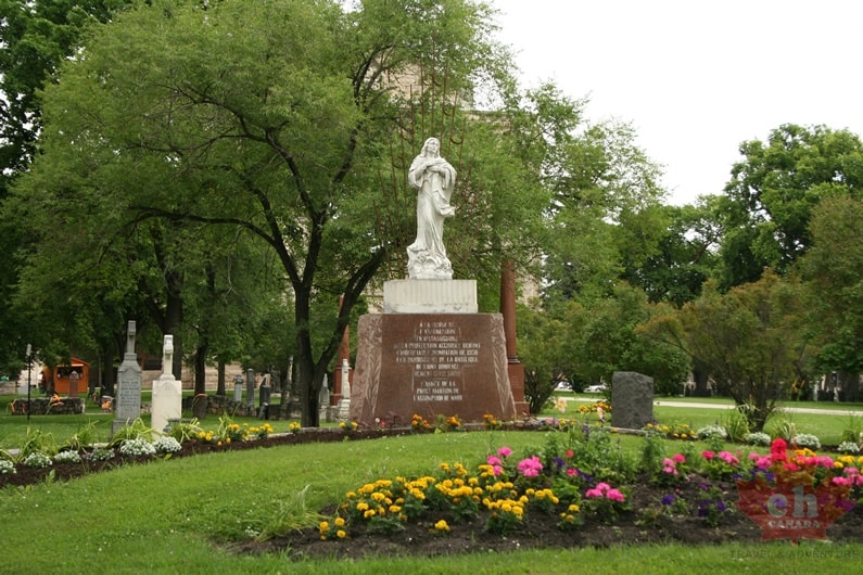 st-boniface-bastilica-statues-08 (1005 visits, rating score 4.39) st-boniface-bastilica-statues-08