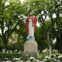 st-boniface-bastilica-statues-07 (1042 visits, rating score 4.39) st-boniface-bastilica-statues-07
