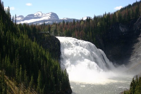 Kinuseo-Falls-British-Columbia-Monkman-provincial-Park-Tumbler-Ridge-Global-geopark