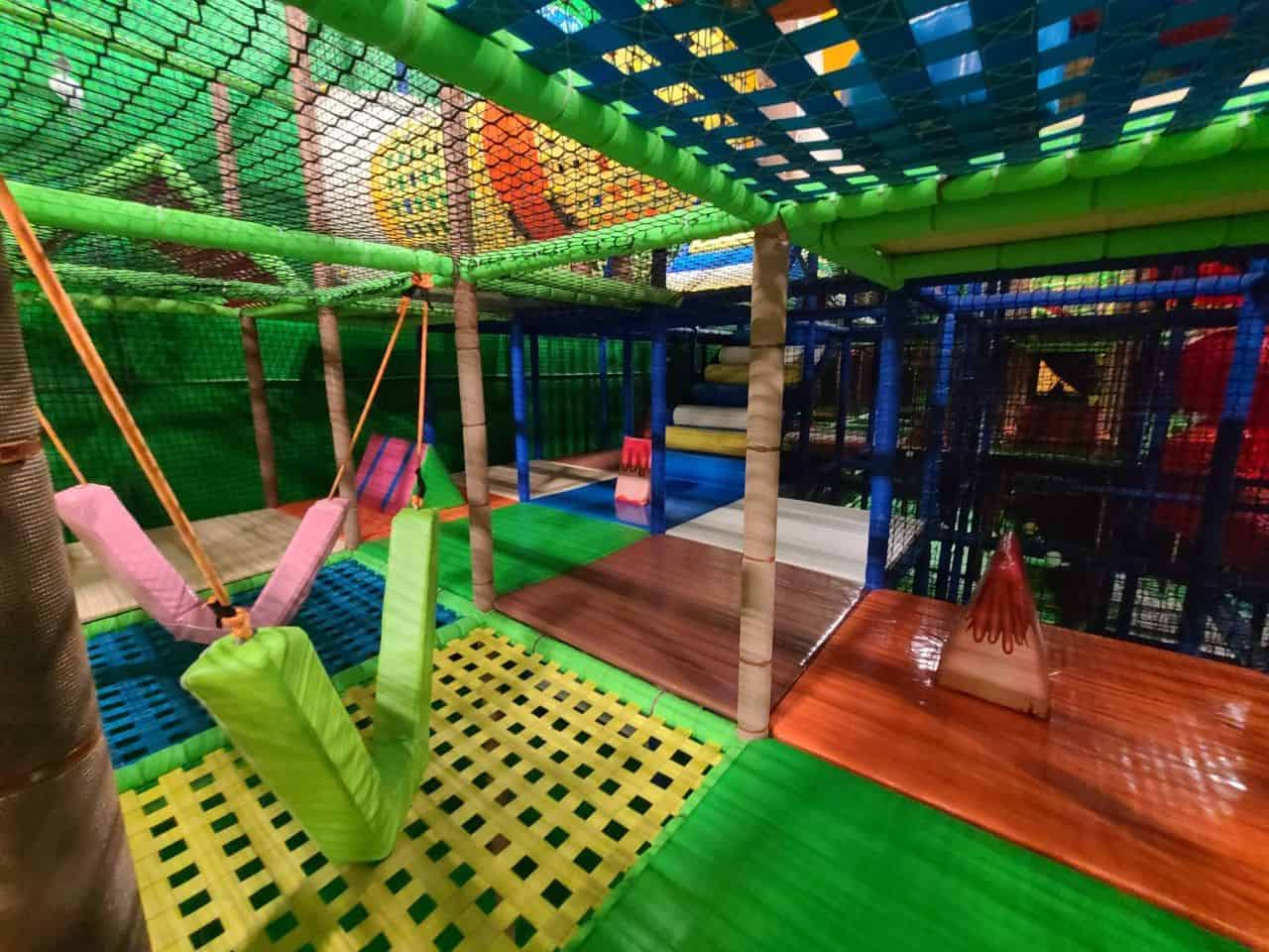 Entertainment and indoor playgrounds in South Calgary provide ball pits, climbing, slides and more.
