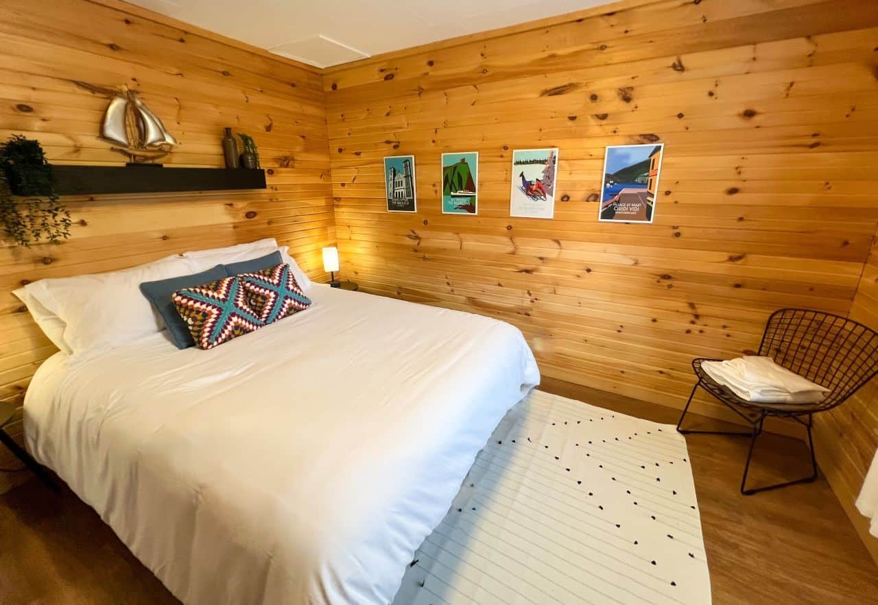 Bedroom master decor cabin cottage retreat duvet bedding accommodation room
