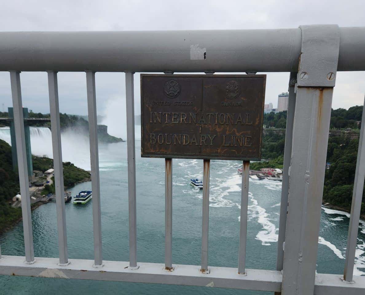 Borderline for Canada and USA in Niagara Falls