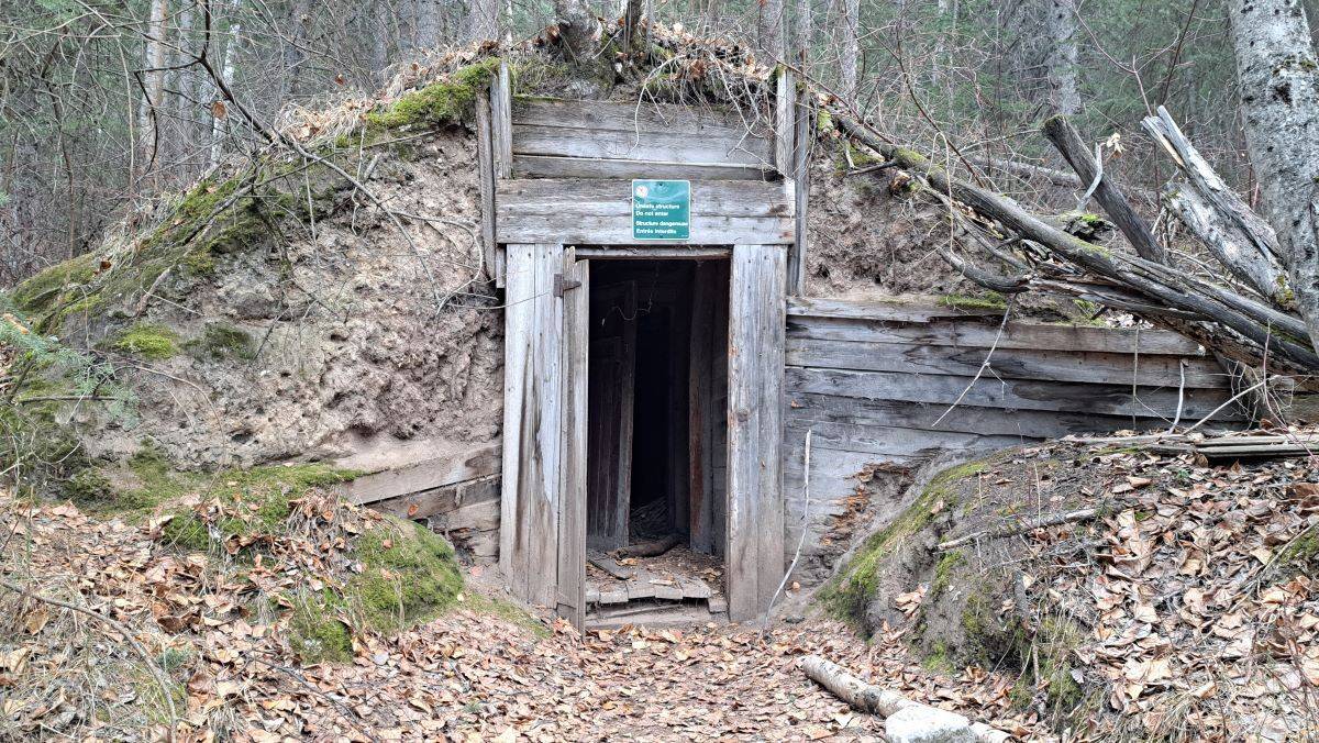 The entrance to the old coal mine along the trail in Jasper.