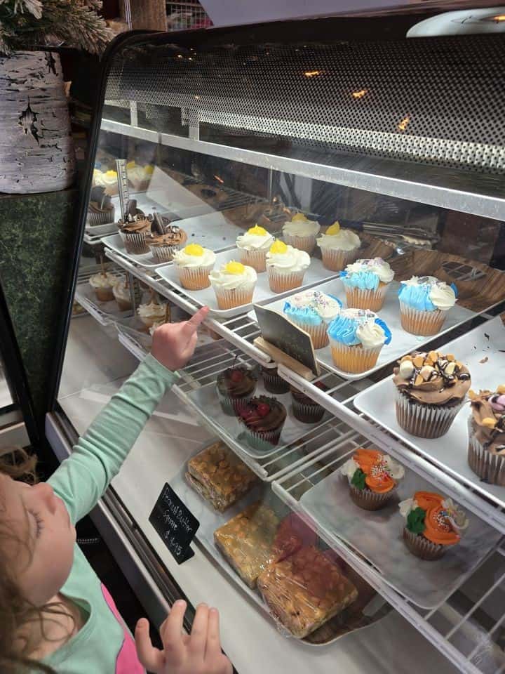 No road trip is complete without a bakery stop somewhere in Alberta. Small towns in Alberta often have at least 1 cafe or bakery to check out and support local