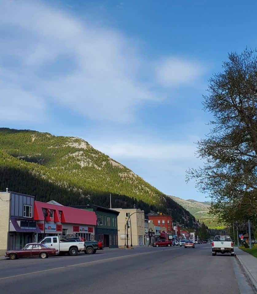 5 small communities make up the Crowsnest Pass region of Alberta Canada
