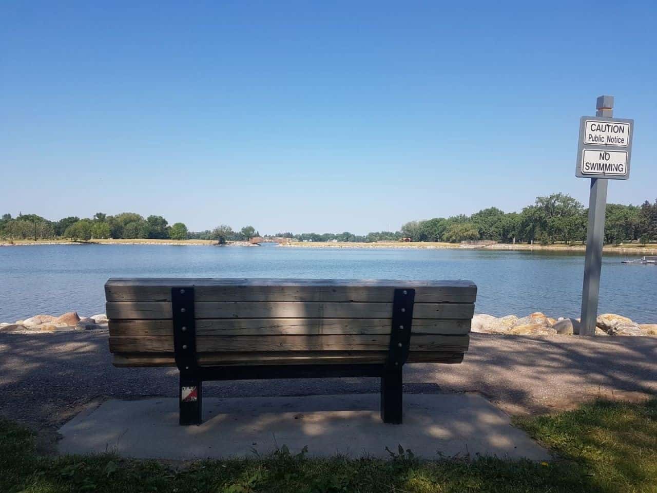 henderson lake park sightseeing bench