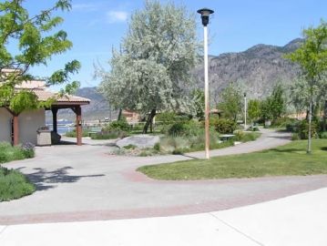 osoyoos_20050508_-_cottonwood_park