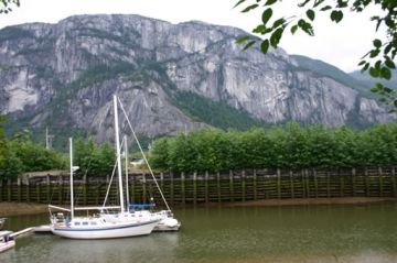 Waterfront_trail_boats_cattermole_slough