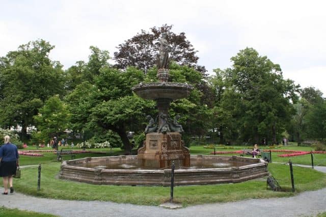 halifax-public-gardens-fountains20110729_00