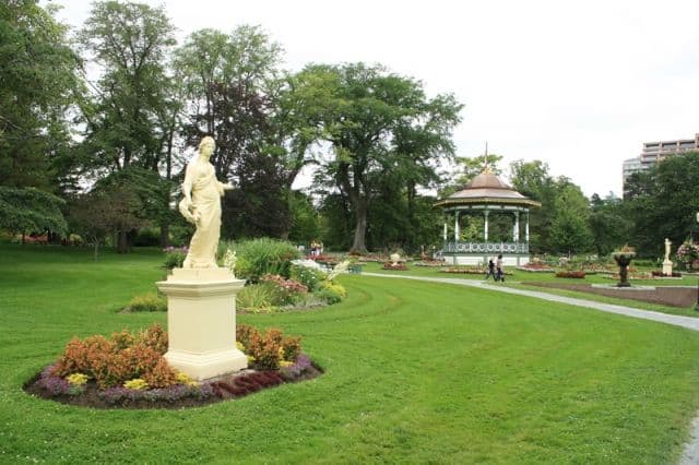 halifax-public-gardens-statues20110729_03