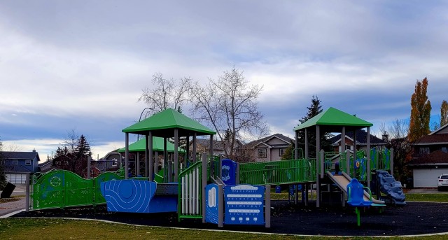 somerset-community-park-playground---calgary-alberta-canada