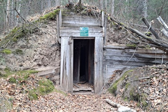 coal-mine-trail-old-mine-entrance-jasper-national-park