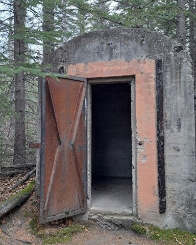 old-coal-mine-trail-structure-jasper-national-park