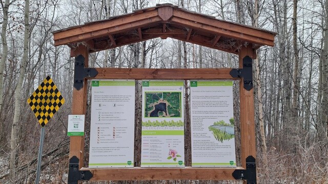 coyote-lake-nature-sanctuary-trailhead-information-sign