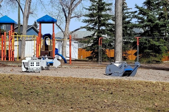 shawinigan-park-kids-playground---sw-calgary-alberta