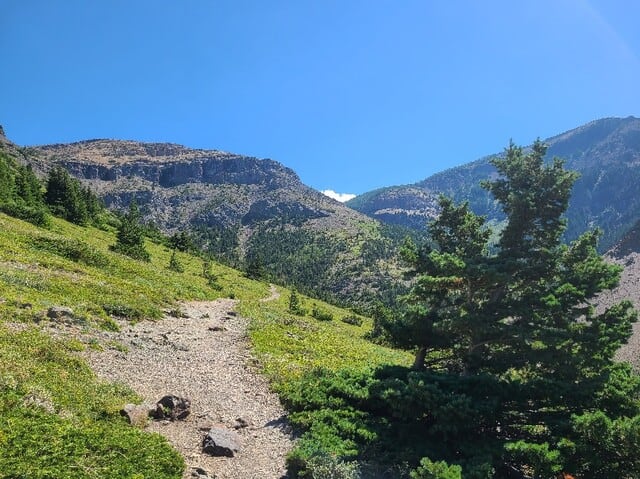 valley-hike-table-mountain-alberta