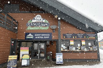 ticket-window-at-sasquatch-mountain-resort