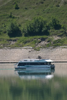 Houseboat Rentals in Canada