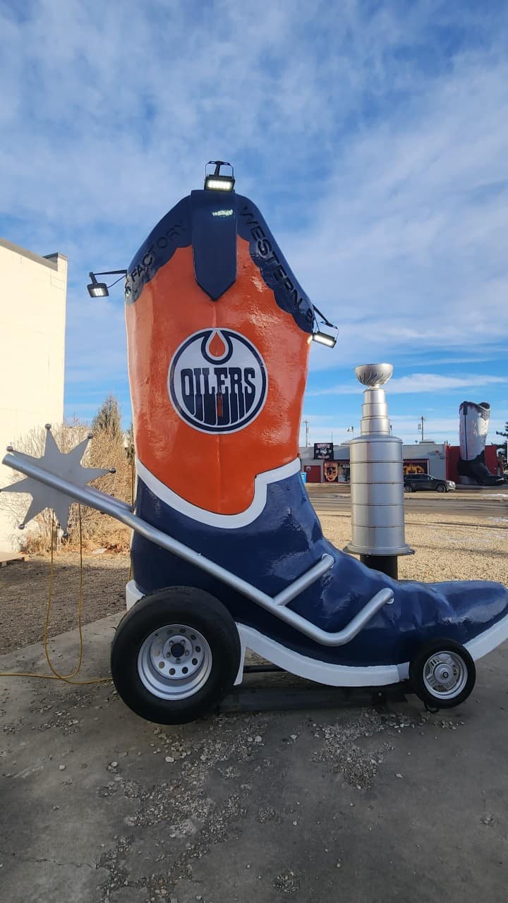 Edmonton Oilers Boot on Wheels - Right across the street from the massive cowboy boot, you can also find this fun Edmonton Oilers Boot!