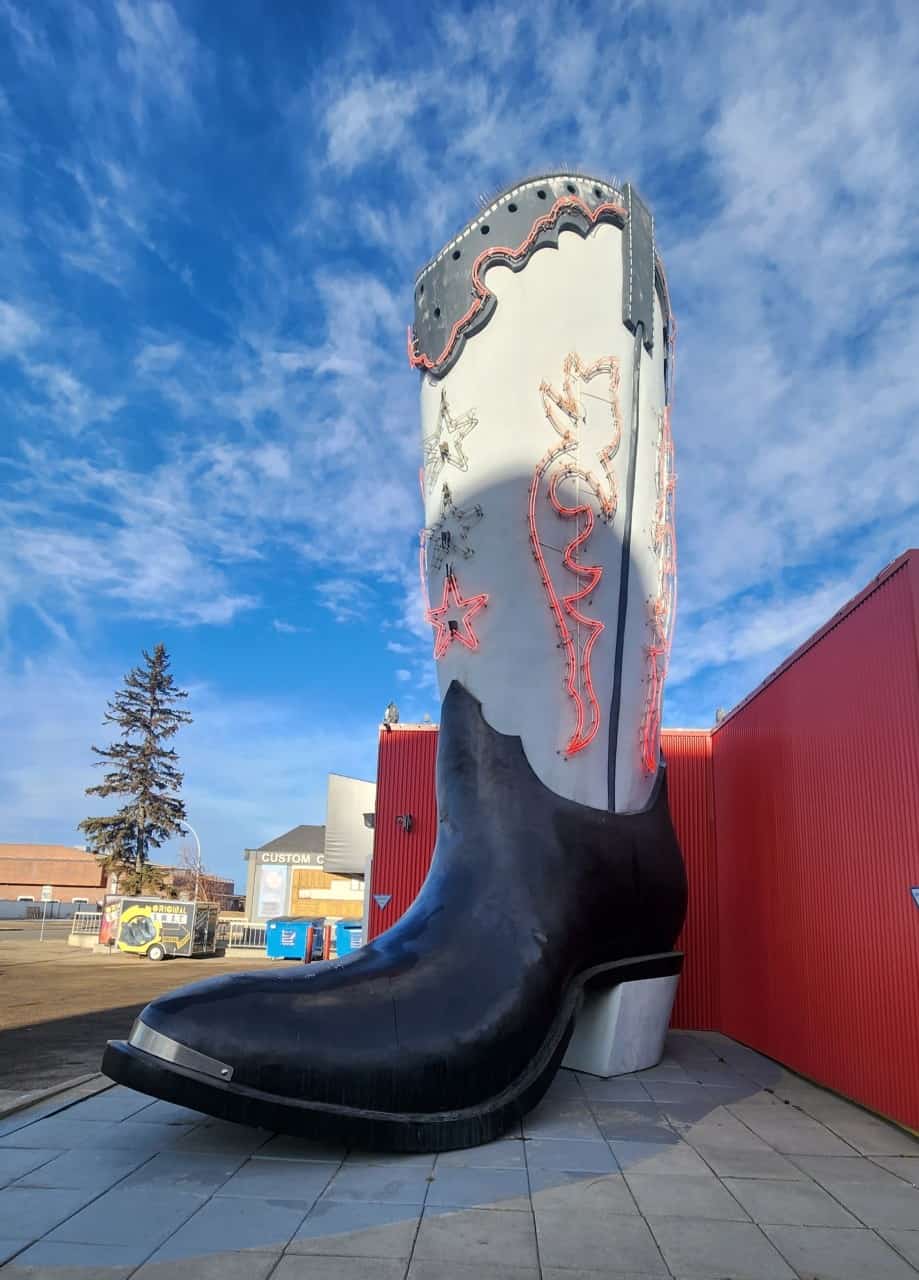 Worlds Largest Cowboy Boot in Edmonton Alberta Canada - Towering over the surrounding buildings, this 40 foot boot even lights up!