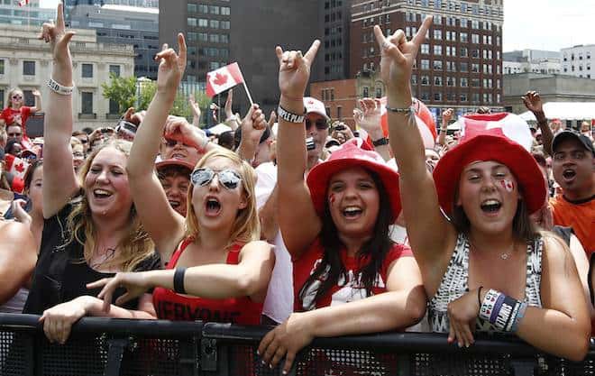 CANADA-POLITICS/ - Spectators cheer during Canada Day celebrations on Parliament Hill in Ottawa July 1, 2012. Canadians are celebrating their country's 145th birthday.       REUTERS/Chris Wattie       (CANADA - Tags: POLITICS SOCIETY ANNIVERSARY) - RTR34GEG