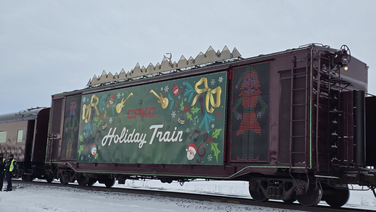 Holiday Train Blackie Alberta Canada - The impressive Holiday Train raises money for the food banks along it's travels!