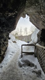 Looking-out-from-the-Purdy-Mica-Mine-ON