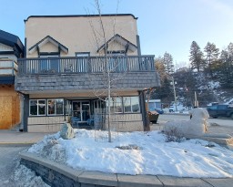 The Bean Tree Café Kimberley BC Exterior Winter – Café in the Platzl Downtown District