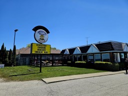 Skeeters-Bar--Grill-Brights-Cove-Ontario-