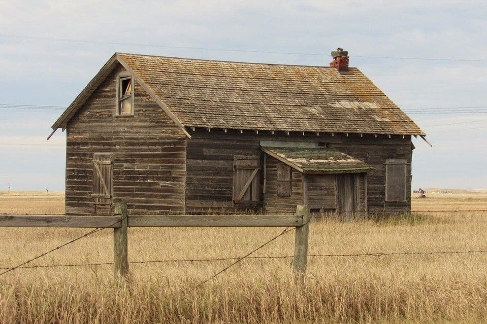 05df971d93ed20da02819154.jpg - Another great prairie homestead near  Weyburn Saskatchewan.