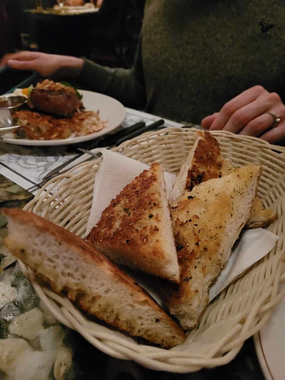 Winter in Banff & Grizzly House Restaurant 2021-12-02 - Yummy Garlic Bread