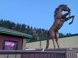 Horse Statue in front of Horsethief Creek Pub and Eatery